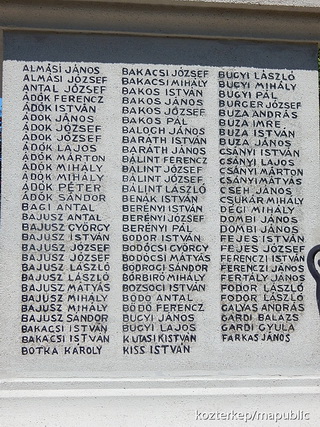 Bajusz Antal neve a földeáki hősi halottak névsora bal oldali oszlopának közepén