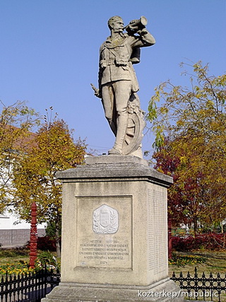 A Szeged-Kiskundorozsmán álló első világháborús emlékmű, amelynek a talapzatán Buzás István neve is olvasható