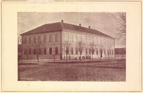 Az újverbászi községi algimnázium épülete az 1900-sa évek elején