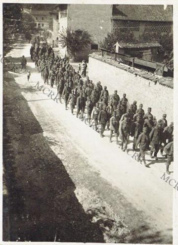 Menetelő osztrák–magyar hadifoglyok, olasz front 1916