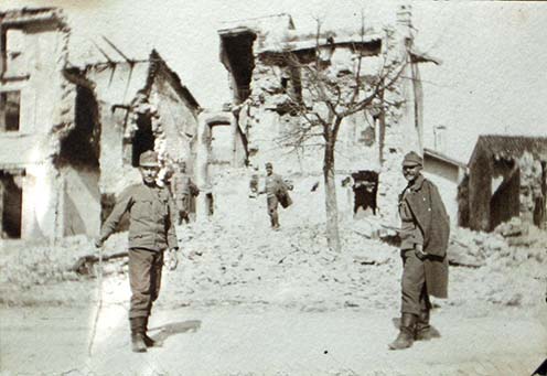 Osztrák–magyar katonák a rommá lőtt Görzben 1915. szeptember 15-én