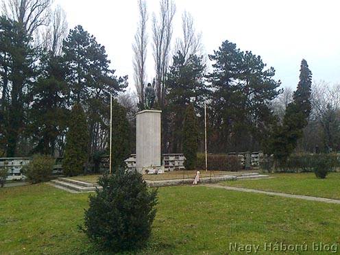 Az emlékmű a temetőben a Hufnagel József neve nélkül