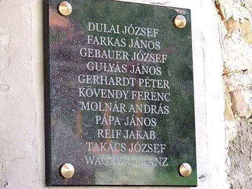 Kövendy Ferenc és bajtársai márványtáblája a Gyimesbükki Hősök Falán