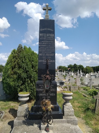 A Metz család síremléke a zombori Szent Rókus temetőben
