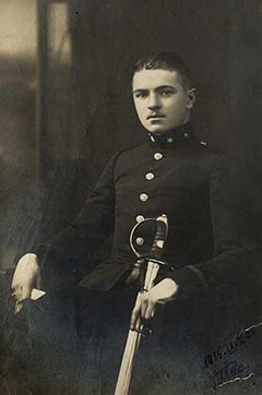 Péczely Attila egyéves önkéntes címzetes főtüzérként, 1915 szeptemberében
