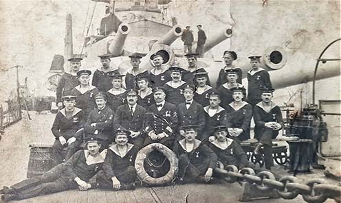 A csatahajó legénységének egy csoportja, 1918 februárjában