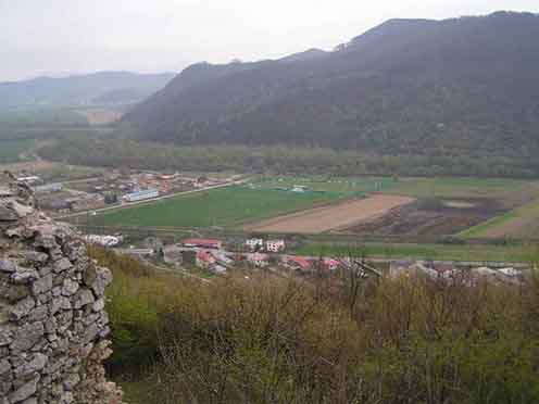 Az őrmezei képeslapon látható terület Barkó község határában, Barkó várából fényképezve (forrás: panoramio.com)