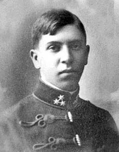 Szappanos Andor hadapród tiszthelyettes. Hősi halált halt 1916.június 7-én. Testét 1926-ban hazaszállították