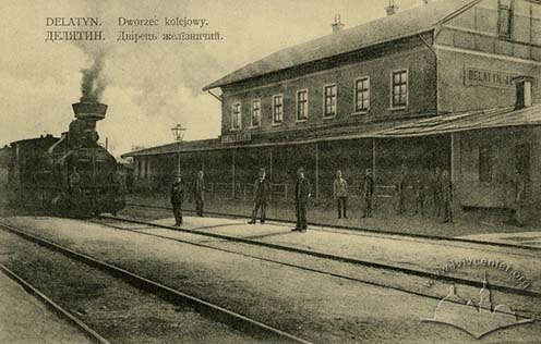 Delatin vasútállomása korabeli képeslapon