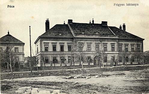 A 6-osok kaszárnyája, a Frigyes laktanya Pécsen korabeli képen