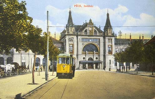 A pécsi vasútállomás korabeli képeslapon