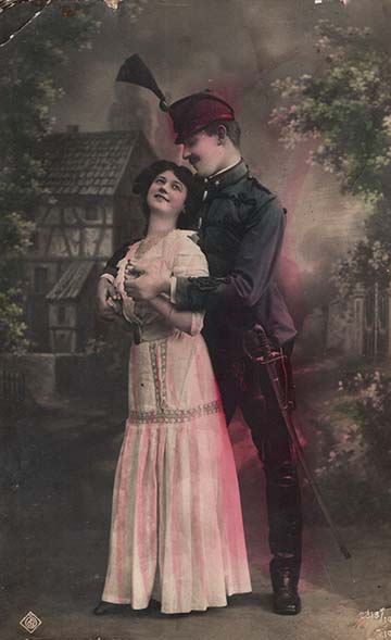 Katona szerelmével egy korabeli képeslapon