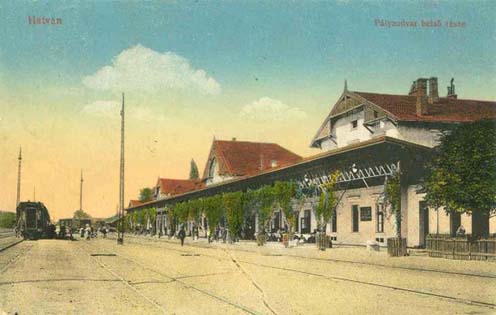 A hatvani pályaudvar korabeli képeslapon 1916-os postabélyeggel