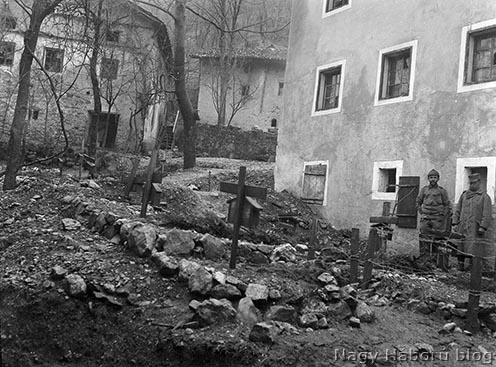 Dolje, 1916, 37-es sírok a házak között