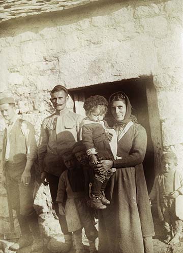 Montenegrói család 1916-ban békésebb körülmények között…