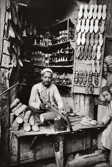 Damaszkuszi papucskészítő a múlt század elején