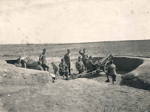 A kép felirata szerint: „1917. febr. hó Tell Nimria. Ágyú lövésre készen”
