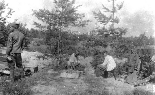 Löveg tüzelőállásban Kol. Gaj. mellett, 1916 nyara