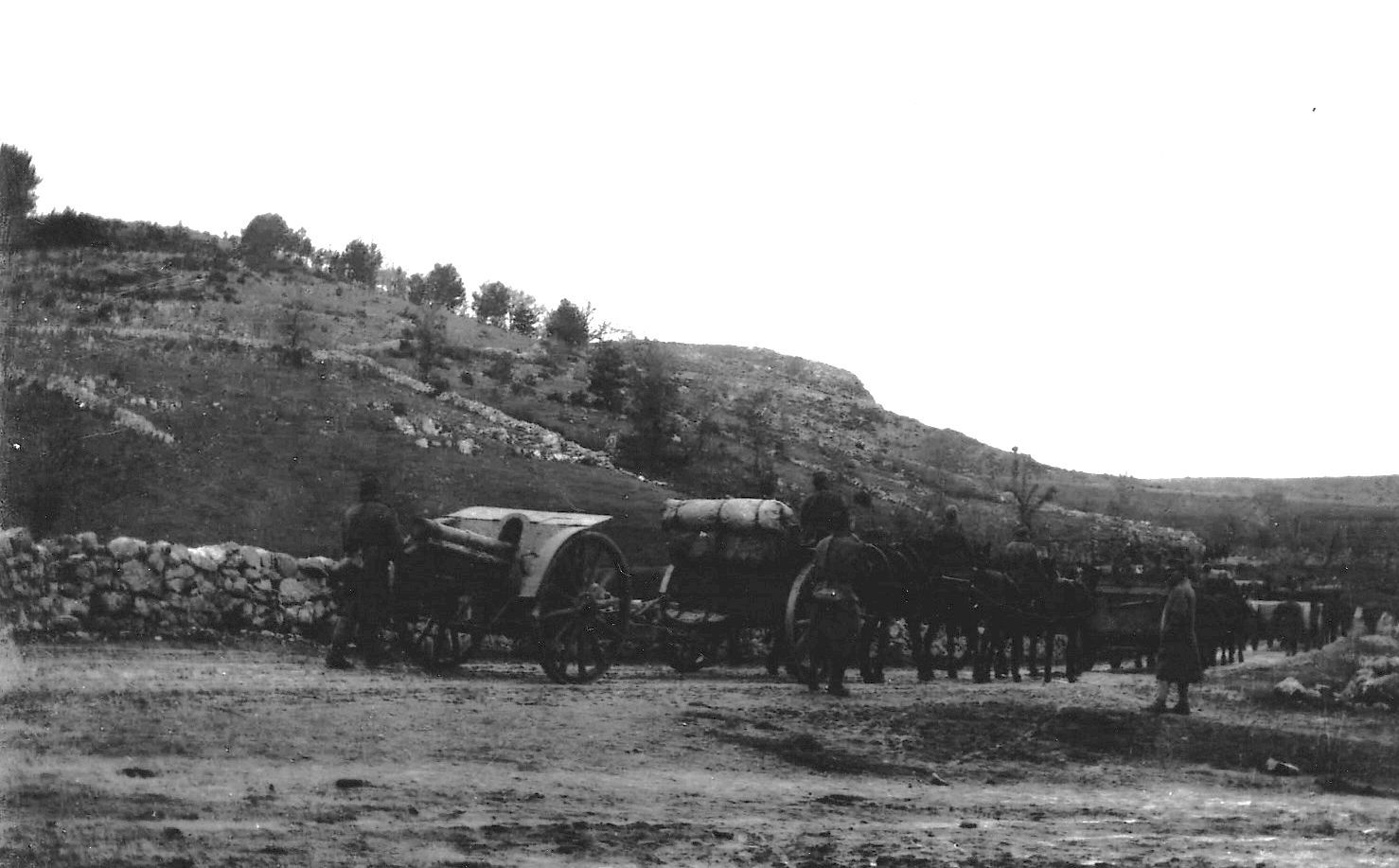 A második és negyedik üteg a tüzérdandárral előre megy Divaccá-ra, 1917. január 17.