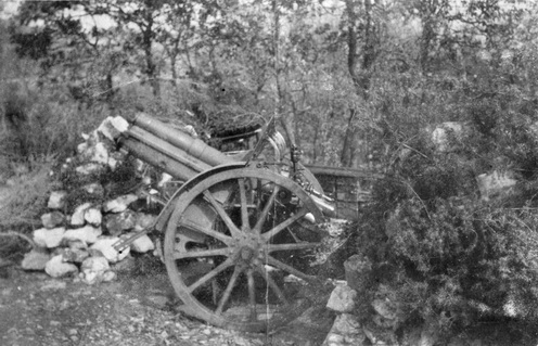 14 M. 10 cm-es tábori tarack tüzelőállásban valahol Kostenjavica közelében 1917 márciusában