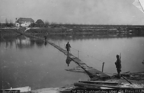 Gyaloghíd a Piavén Passarellánál, talán Király Iván is pont ezen kelt át