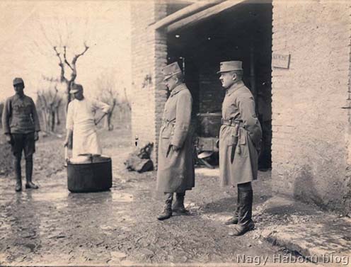 József főherceg látogatása a rohamzászlóaljnál, jobbra Csukonyi Ferenc százados
