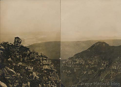 Korabeli panorámafotó a környékről. Kókay László kép hátulján olvasható jelölése szerint a balra lévő világos rész a Piave, mögötte a háttérben a Montello, a kép közepén keresztben húzódó gerincvonal pedig a Monte Tomba