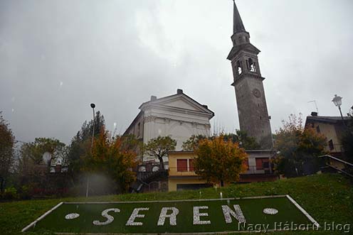 Seren központja 100 évvel később
(Seren del Grappa, 2018. október 28-án, szakadó esőben, Pintér Tamás felvétele)
