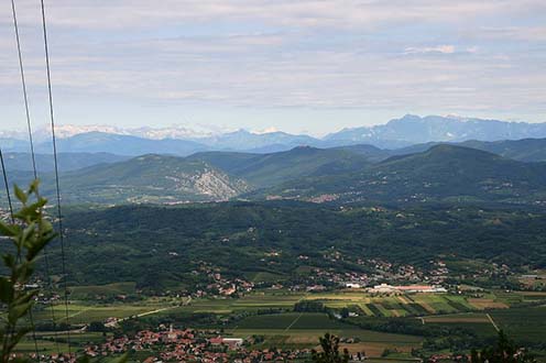 A Vipava (Wippach) folyó völgye napjainkban, előtérben Renče (Ranziano)