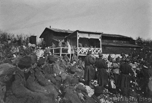 Zenekar játszik a segeti tábor területén 1916 tavaszán