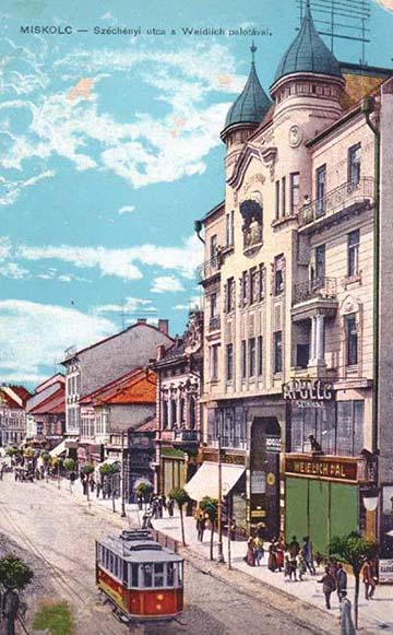 A miskolci Apolló mozi (Apolló Nagy Mozgószínház) egy 1910 körüli színezett képeslapon