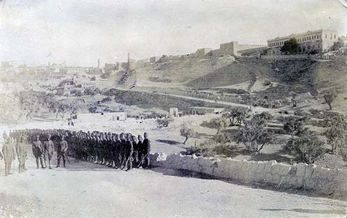 „Sorakozó Jeruzsálem előtt” – kép a naplóból Somogyi Lajos képaláírásával