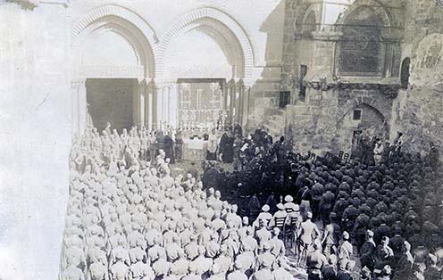 „Tábori mise a Szent Sír templománál” – kép a naplóból Somogyi Lajos képaláírásával