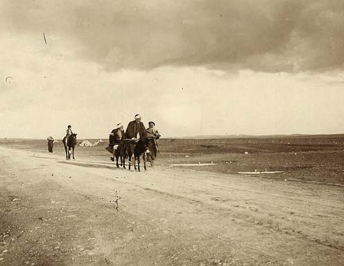 Szamárháton közlekedő helyiek, kép a naplóból