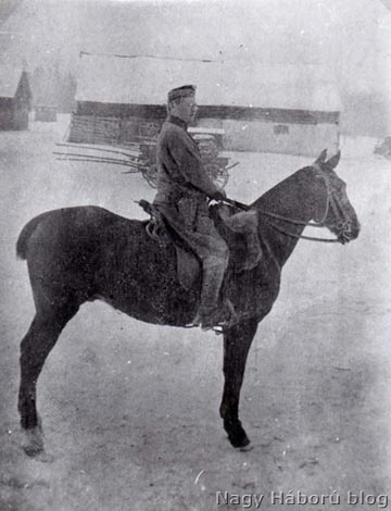 Július Vágovits na svojom koni Picim v roku 1917
