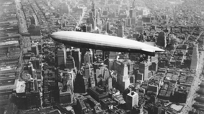 uss_los_angeles_airship_over_manhattan.jpg