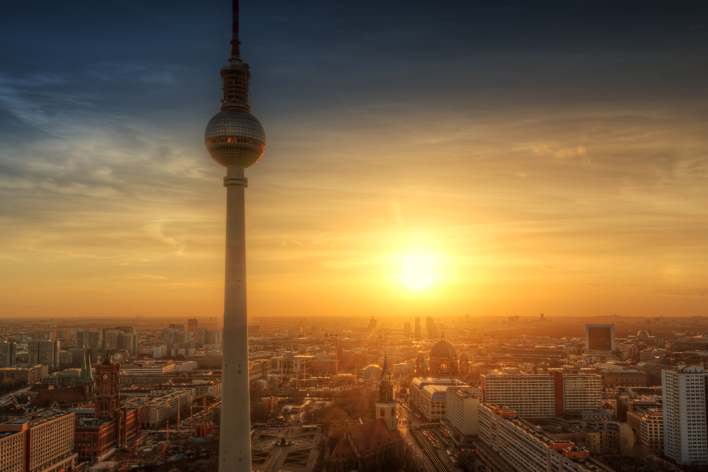 berlin-skyline-sunset_isic_fi.jpg