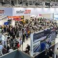 A SolarEdge bemutatta új, kétirányú DC-kapcsolt elektromos autótöltőjét