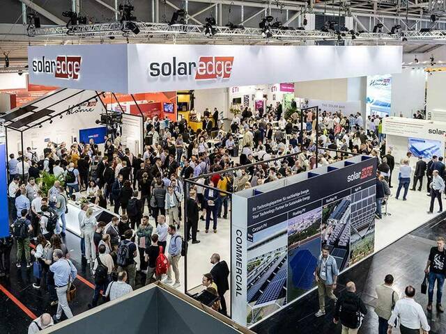A SolarEdge bemutatta új, kétirányú DC-kapcsolt elektromos autótöltőjét