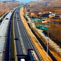 Kínában épült egy 1km-es átlátszó, napelemes autópálya szakasz, ami mindössze 5 napig üzemelt