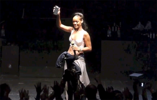 Rihanna-HTC-One-X+.jpg