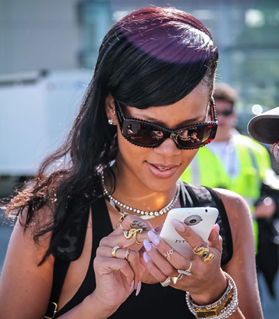 Rihanna-and-HTC-One-X1.jpg