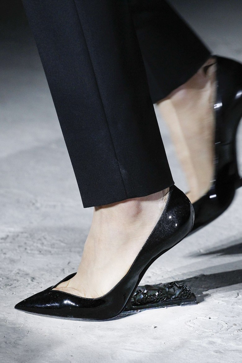 01-saint-laurent-no-heel-shoe.jpg