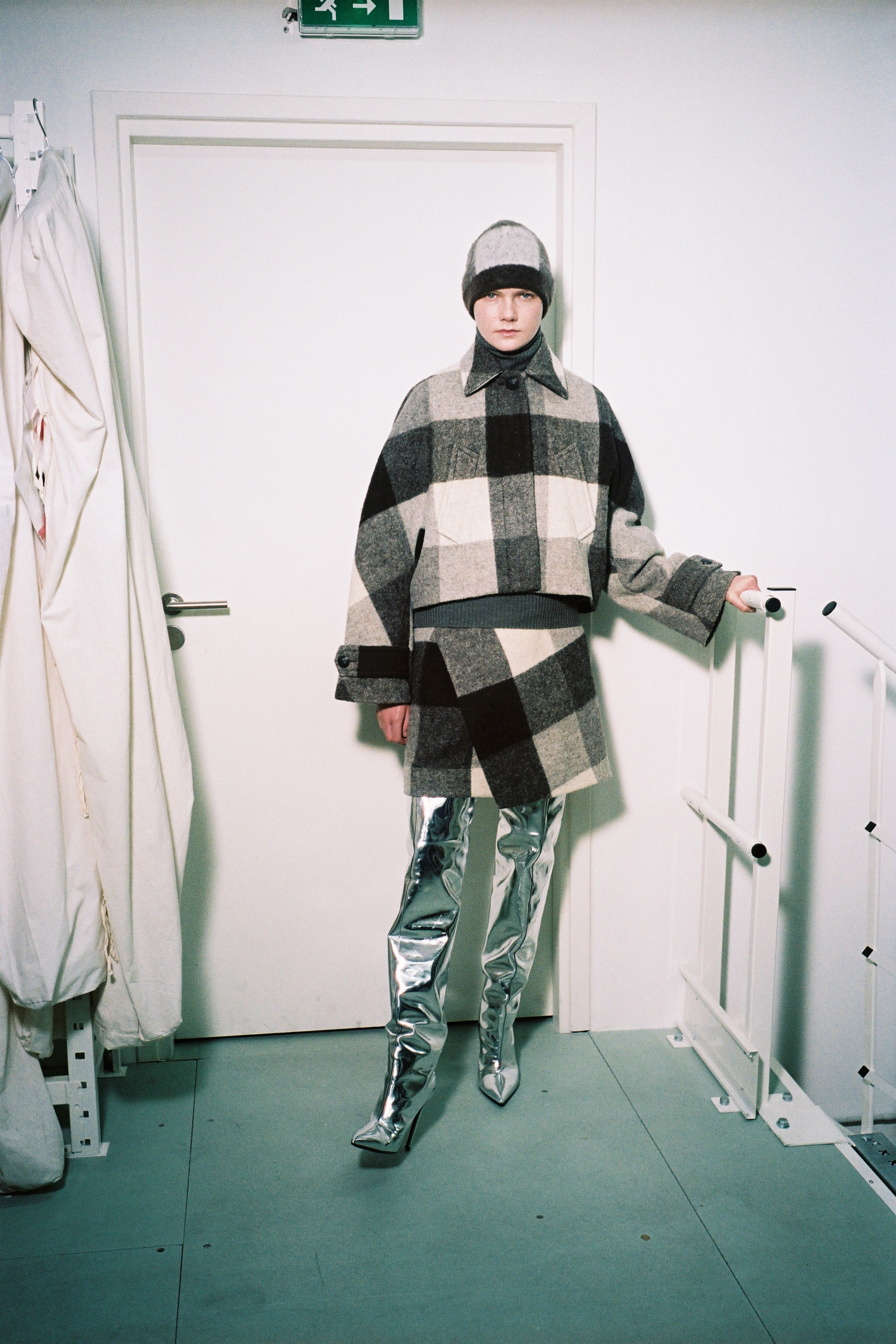 02-balenciaga-pre-fall-2016.jpg