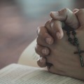 Hogyan használd a kezeidet imádkozáskor?