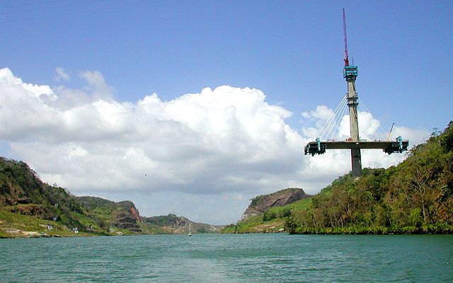 640px-Panama_Canal_Cent_Bridge_Building.jpeg