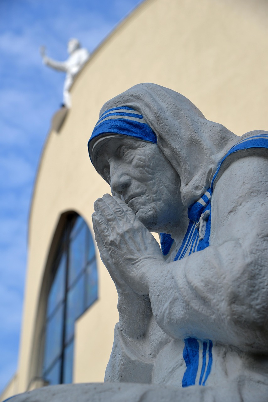 mother-teresa-4637163_1280.jpg