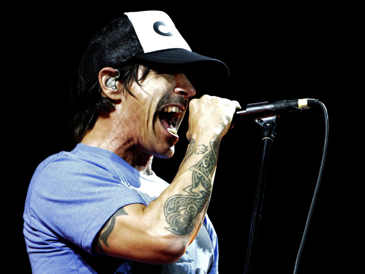 2d11105401-140110-chili-peppers-ks.jpg