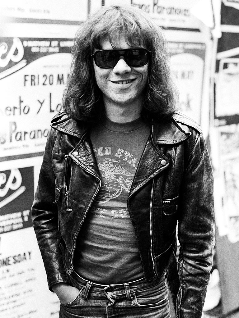 Tommy Ramones, a Ramones utolsó élő alapító tagja 62 évesen, rákban hunyt el. A dobos a banda első három lemezén működött közre. A dalírásban is részt vett, társszerzője pl. a ‘Blitzkrieg Bop‘ és az ‘ I wanna be your Boyfriend‘ című Ramones-klasszikusoknak.