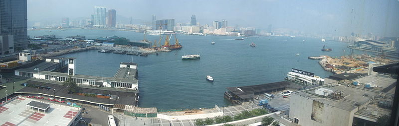800px-victoria_harbour_from_city_hall_14-oct-2005_1.jpg